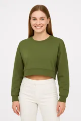 Buzo corto verde oliva de corte holgado y mangas largas.