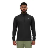 Buzo deportivo New Balance de hombre, modelo Space Dye 1/4 Zip MT41915BKH, color negro jaspeado, con cierre de un cuarto, mangas largas con presillas para el pulgar y logo reflectante.