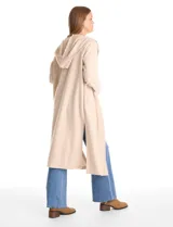 Cardigan largo tipo duster de la marca Dictionary, color beige, con capucha, frente abierto, manga larga y bolsillos laterales.