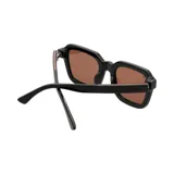 Lentes de sol con montura cuadrada negra y lentes marrones.