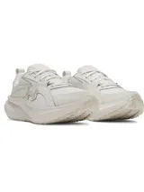 Championes de running Under Armour modelo Assert 11, color blanco, con parte superior de malla transpirable y revestimientos de cuero. Cuenta con amortiguación Charged+ en la mediasuela y suela de goma resistente.