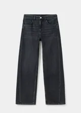 Pantalón de jean negro de tiro medio, con diseño estilo barrel o balloon, corte amplio y cinco bolsillos.