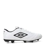 Championes de fútbol Umbro Classico II HG para césped natural, color negro con detalles en verde flúor, cordones negros y suela con tapones.