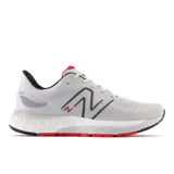 Championes de running New Balance modelo 880 v12, color gris con detalles en negro y rojo.