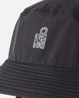 Sombrero bucket de surf Rip Curl S Series Surf en color negro, con solapa protectora para el cuello, paneles de malla transpirable y barbiquejo ajustable con hebilla.
