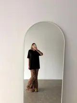 Pantalón de corte oxford con estampado animal print de leopardo, confeccionado en algodón.