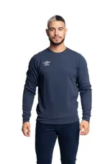 Buzo deportivo básico de felpa color azul marino con cuello redondo y el logotipo de Umbro bordado en blanco en el pecho.