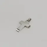 Dije de cruz bombé fabricado en plata 925, con acabado pulido y diseño clásico.