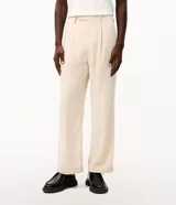 Pantalón de vestir beige de corte wide leg, con trabillas para cinto, bolsillos y diseño de sastrería.