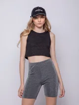 Calza ciclista color violeta brillante, con cintura elástica.