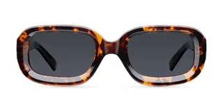 Lentes de sol con armazón carey y lentes negros polarizados. Diseño semi cuadrado con protección UV400 y material de policarbonato francés.