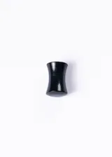 Expansor negro de acrílico sin túnel, con forma de doble campana. Disponible en 4mm y 6mm.