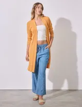 Cardigan blanco texturado con mangas 3/4.