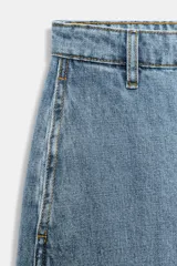 Jeans ZW Collection de tiro alto y diseño balloon leg, color celeste con efecto lavado. Presenta trabillas para cinto, bolsillos laterales ocultos en costura y cierre frontal con cremallera y botón metálico.