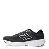 Championes de running New Balance modelo 411, color negro con suela blanca. Presentan diseño de malla transpirable, logo lateral característico y cierre con cordones.