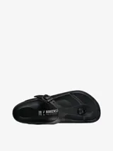 Sandalias Birkenstock modelo Gizeh, fabricadas en goma EVA color negro, con plantilla anatómica y hebilla ajustable.