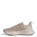 Championes Adidas Ultrarun 5 Tr W para mujer, en color rosado viejo con las icónicas tres tiras de la marca en un tono más oscuro y detalles en verde lima en el tirador trasero. Cuenta con tecnología repelente al agua y suela apta para running y trail.