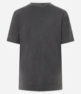 Remera de algodón con efecto de lavado desgastado, cuello redondo acanalado con aplicación de brillos y manga corta.