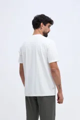 Remera de manga corta negra con textura marcada y estampa al frente con el texto "The Brooksfield Taste & Style".