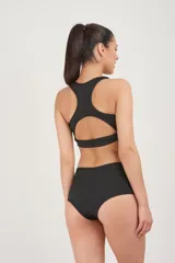 Bombacha de bikini tiro alto color azul eléctrico, con cobertura total y forro delantero y trasero.