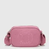 Bolso tipo bandolera de lona en color gris oscuro, con diseño compacto y cierre superior. Presenta un logo circular grabado en el frente y correa ajustable con el nombre de la marca.