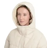 Campera puffer O'Neill color beige, con diseño acolchado, capucha forrada con interior de peluche, cierre frontal con botones a presión, bolsillos laterales y puños elastizados.