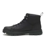 Bota de caña media Caterpillar modelo Modulate WP, color negro, confeccionada en cuero de grano completo. Presenta diseño acordonado, suela de goma con relieve para mayor tracción y tecnología impermeable.
