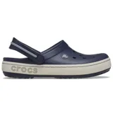 Zueco Crocs modelo Crocband Heritage, color azul marino con banda lateral en tono crema. Presenta correa de talón pivotante bicolor y diseño con textura pronunciada en la suela.
