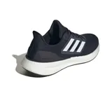 Championes de running Adidas Pureboost 23, color negro con las tres tiras blancas y suela blanca con tecnología Boost.