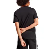 Remera negra de manga corta con logo Adidas Trefoil estampado en blanco en el pecho.