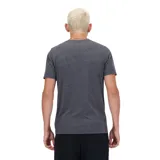 Remera de entrenamiento New Balance de cuello redondo y manga corta, confeccionada en tejido de punto con tecnología NB DRY de secado rápido. Presenta un diseño jaspeado en color gris oscuro con el logotipo de la marca reflectante en el pecho.