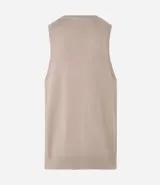 Musculosa masculina de tejido texturizado con cuello redondo y sisas amplias. Diseño minimalista de corte recto y acabado suave.