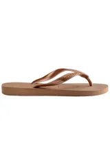Chancletas Havaianas color dorado con tiras texturizadas y diseño clásico de dedo.