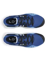 Championes de básquetbol Under Armour Lockdown 7 Low, con diseño de corte bajo. Presentan una combinación de colores azul, negro y detalles en celeste, con entresuela blanca de EVA para amortiguación y suela de caucho con patrón de tracción en espiga.