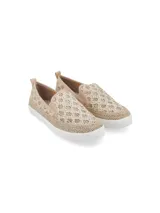 Alpargatas tipo slip-on Hush Puppies, color beige, con capellada de tejido de yute y diseño calado. Presenta una suela blanca de caucho termoplástico con detalle de yute trenzado en el borde.