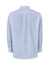 Camisa de manga larga RKF modelo Wf Pb, de calce regular, color celeste con diseño a cuadros. Cuenta con cuello abotonado, cierre frontal de botones, bolsillo en el pecho con logo bordado y acabado resistente a las arrugas.