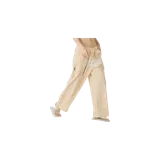 Pantalón de pijama a rayas finas de color beige y blanco, de corte recto y holgado. Cuenta con cintura elástica ajustable con cordón y estampado frontal con el texto "Je T'aime Eme Studios".
