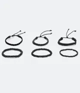 Kit de seis pulseras masculinas de color negro con distintos diseños, incluyendo modelos trenzados con cierre ajustable y modelos de cuentas de madera y vidrio.