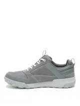 Championes urbanos Caterpillar modelo Hex Ready Low, color gris. Confeccionados en una combinación de gamuza y tela, cuentan con suela intermedia de EVA y suela de goma para mayor tracción.