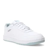 Championes Puma modelo Court Classic, de diseño urbano inspirado en el tenis retro. Presentan una estructura de cuero sintético en color negro con detalles en tono cobre en el logo lateral y en la lengüeta. Cuentan con plantilla SoftFoam+ para mayor amortiguación y suela de goma al tono.