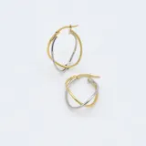 Aros tipo argolla dobles, con diseño entrelazado que combina oro amarillo y oro blanco de 18k.