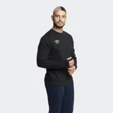 Buzo gris de cuello redondo con logo de Umbro estampado en el pecho. Tiene puños y dobladillo acanalados.