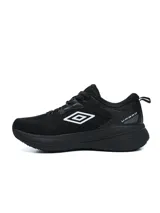 Championes de running Umbro modelo Cirov para hombre, color negro con el logo de la marca en blanco en el lateral y entresuela alta amortiguada.