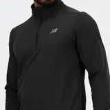 Buzo deportivo New Balance de manga larga, color negro, con cuello alto y cierre de cremallera de un cuarto. Presenta un pequeño logo reflectante NB en el pecho.