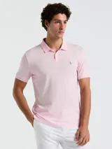 Polo rosa de piqué de algodón orgánico, corte recto y logo bordado en el pecho.