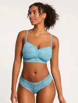 Soutien bralette de encaje floral color beige, con micro tul y breteles regulables.