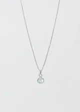 Cadena de plata 925 hipoalergénica con dije de topacio azul engarzado.
