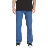 Jeans Volcom modelo Solver Denim, color azul clásico, con corte recto y elástico. Fabricados con mezcla de algodón y elastano.