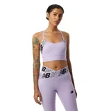 Top deportivo New Balance color lila con tirantes finos y banda elástica con logo.