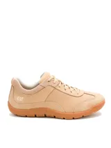 Sneakers Caterpillar modelo Versy Lo, color marrón claro, confeccionados en cuero nobuk con detalles de gamuza, suela de goma y cordones al tono.